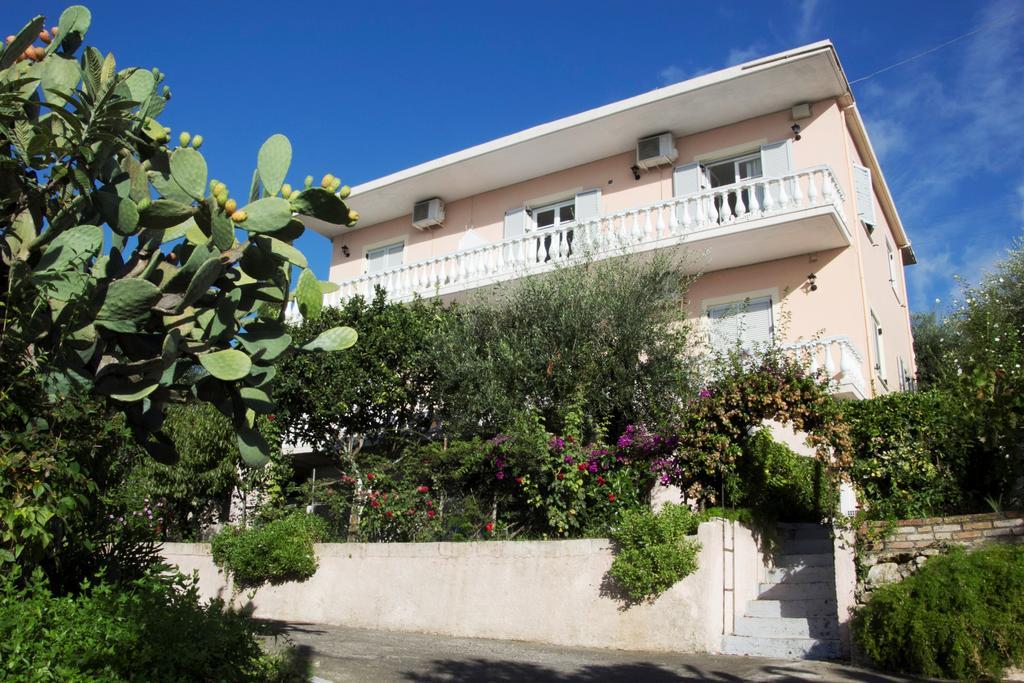 Apostolos & Eleni Family Apartments Perama  Bagian luar foto