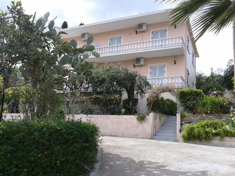 Apostolos & Eleni Family Apartments Perama  Bagian luar foto