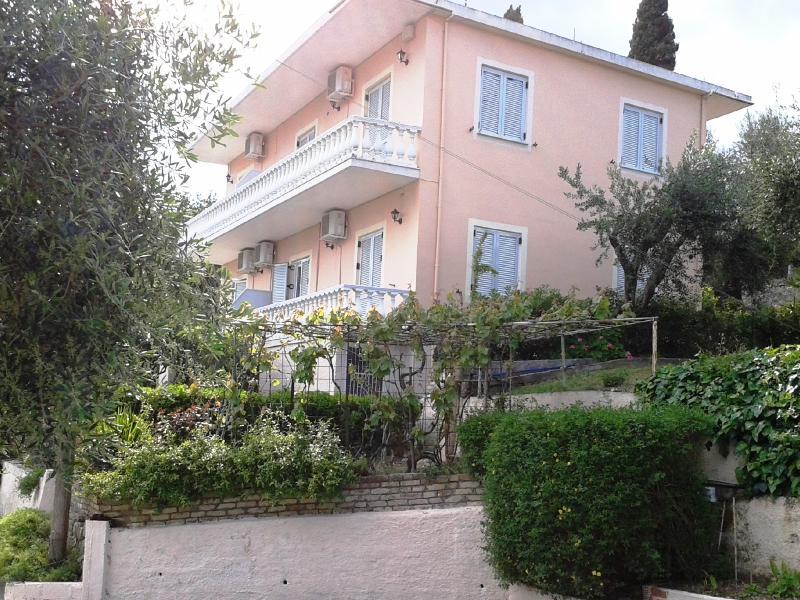 Apostolos & Eleni Family Apartments Perama  Bagian luar foto
