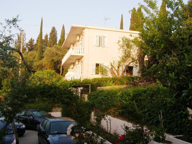 Apostolos & Eleni Family Apartments Perama  Bagian luar foto
