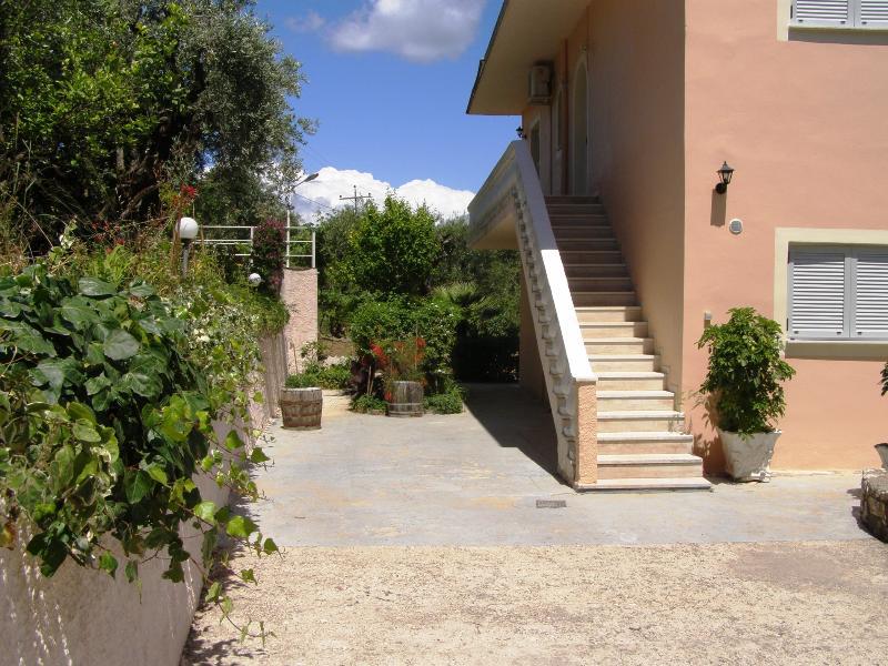 Apostolos & Eleni Family Apartments Perama  Bagian luar foto