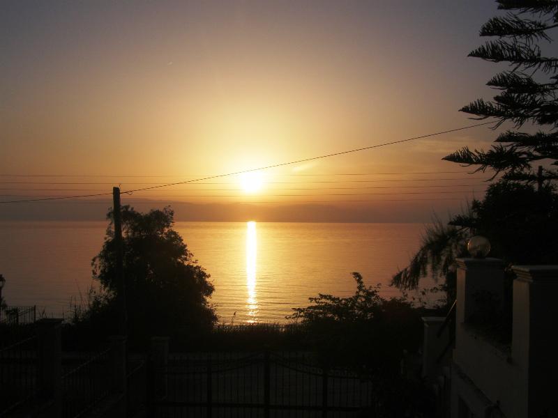 Apostolos & Eleni Family Apartments Perama  Bagian luar foto