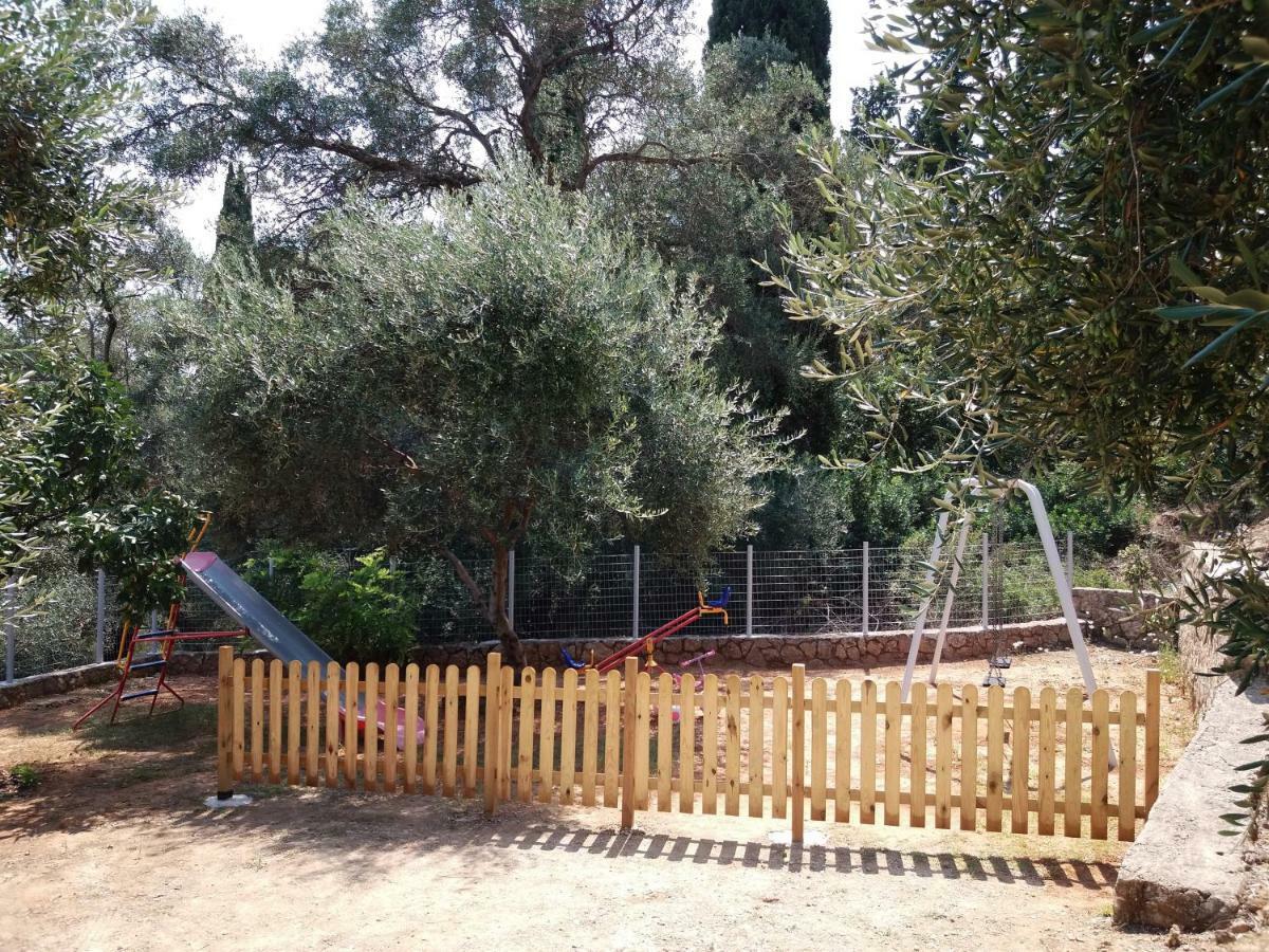 Apostolos & Eleni Family Apartments Perama  Bagian luar foto