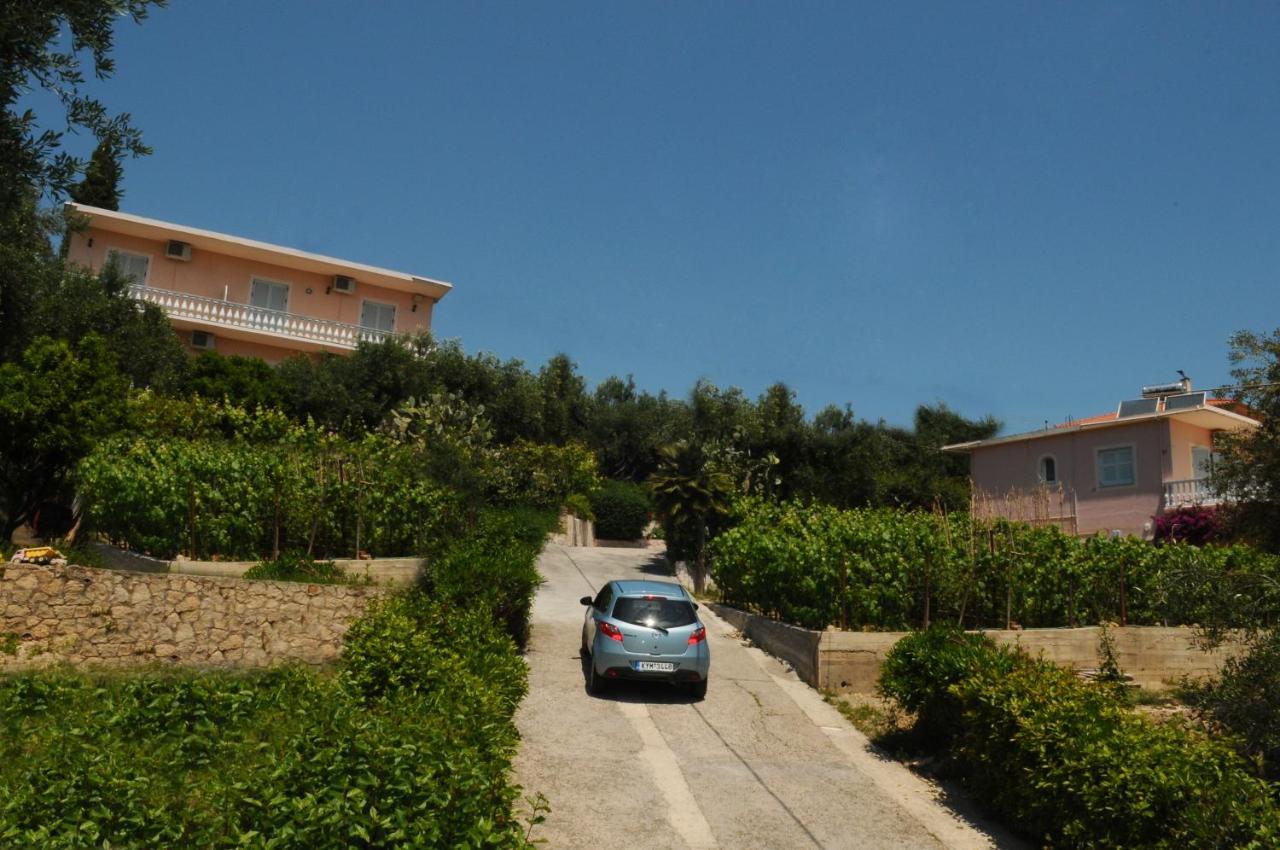 Apostolos & Eleni Family Apartments Perama  Bagian luar foto